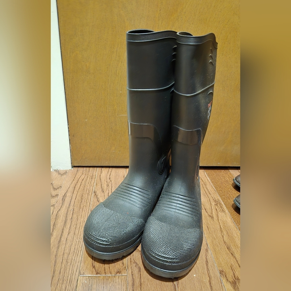 Black Rubber Rain Boots